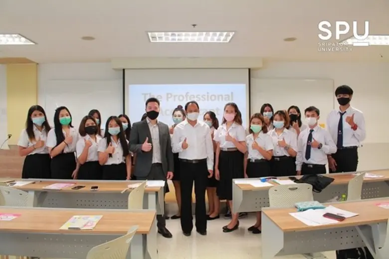 อาจารย์ภูดิท ไชยผล ผู้ช่วยคณบดีฝ่ายกิจการ...