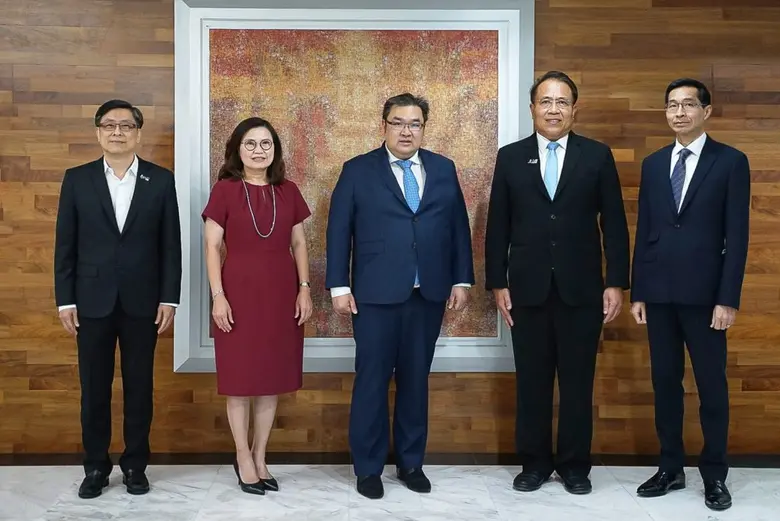 นายรวินทร์ บุญญานุสาสน์ รองกรรมการผู้จัดก...