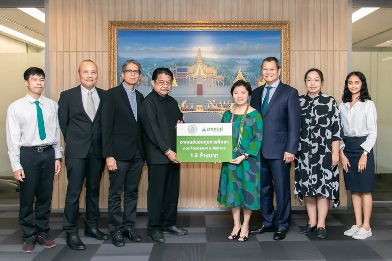 นายโชติพัฒน์ และนางอาทินันท์ พีชานนท์ ประ...