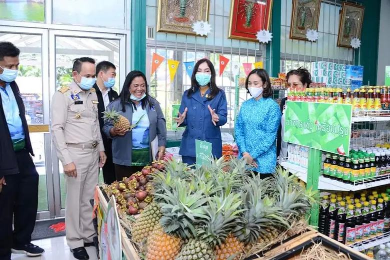 รมช.มนัญญา เปิดซูเปอร์มาเก็ตสหกรณ์เมืองพังงา