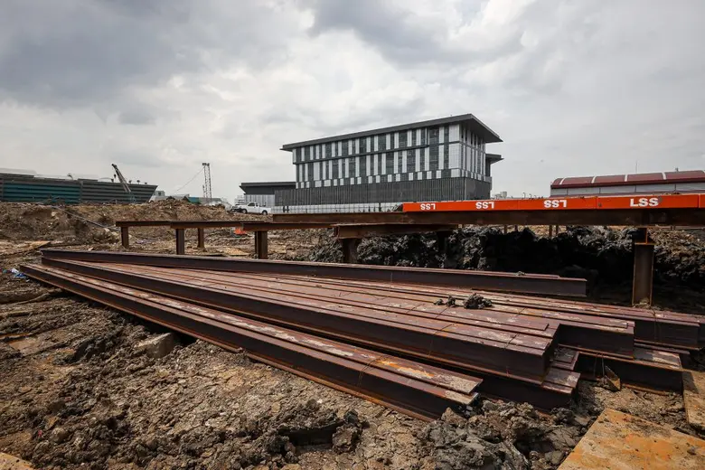 บริษัท แอล เอส เอส จำกัด ไว้วางใจเลือกใช้เหล็กชีทไพล์ และ เอชบีม จาก SYS ในโครงสร้างใต้ดินของศูนย์ราชการฯ แจ้งวัฒนะ โซนC