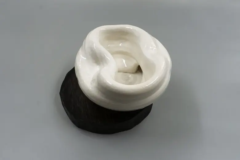 ริชาร์ด โคห์ ไฟน์ อาร์ต ภูมิใจเสนอนิทรรศการศิลปะ Wobbly Sabi