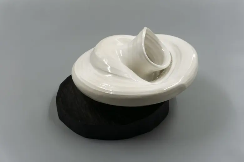 ริชาร์ด โคห์ ไฟน์ อาร์ต ภูมิใจเสนอนิทรรศการศิลปะ Wobbly Sabi