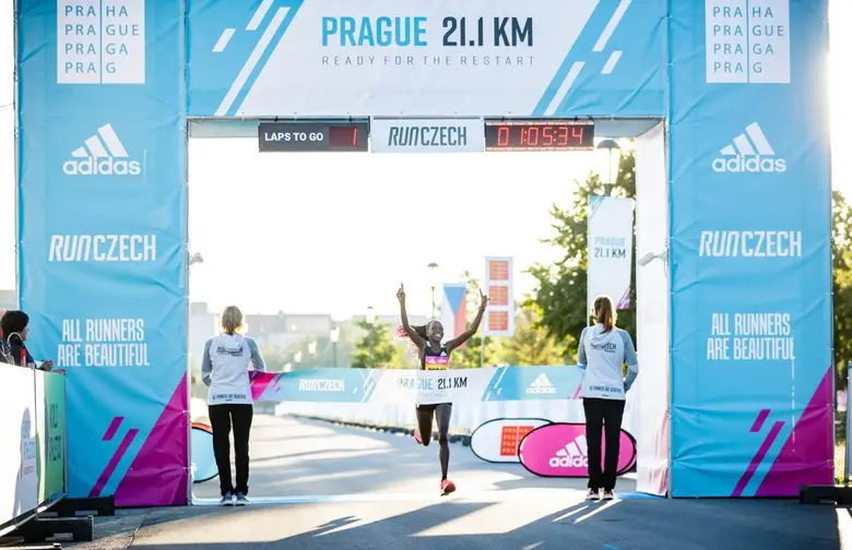 เปเรส เจปเชียร์เชียร์ ทุบสถิติโลกฮาล์ฟมาราธอนหญิง ด้วยรองเท้าอาดิซีโร อาดิโอส โปร (adizero adios Pro)