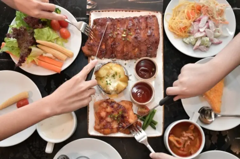 เดอะมอลล์ ช้อปปิ้งเซ็นเตอร์ จับมือกับ คุณอิ๊งค์-หม่อมหลวงภาสันต์ สวัสดิวัตน์ ในแคมเปญ “ภาสันต์ พากิน” ชวนชิมร้านนี้อร่อยต้องตามตลอดทั้งปี