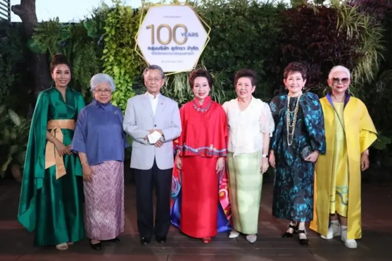 นายชวน หลีกภัย ประธานรัฐสภาและประธานสภาผู...