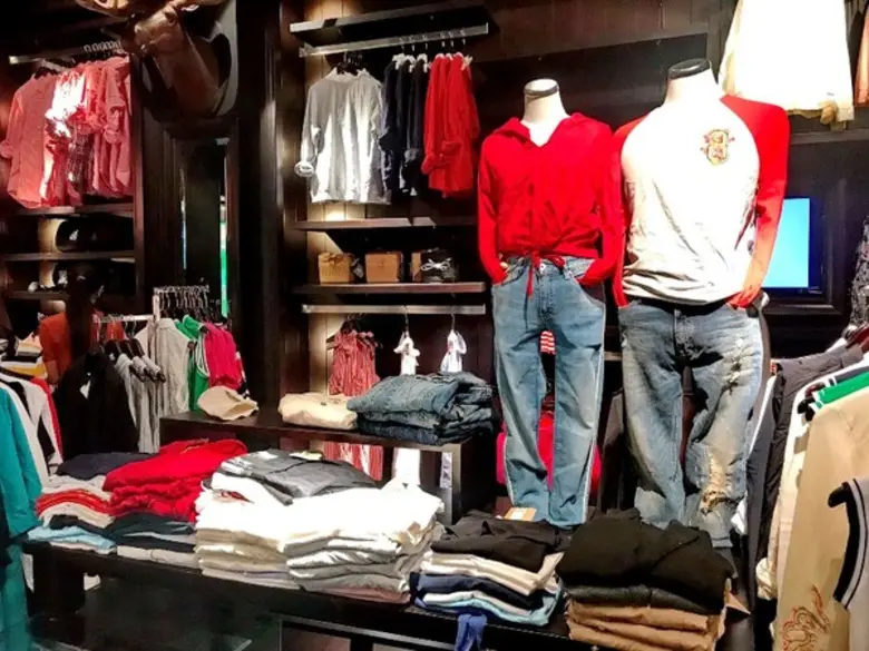 3 แบรนด์ดัง จัดโปรโมชั่น “CLEARANCE SALE ลดสูงสุด 70%” เฉพาะสาขาศูนย์การค้าจังซีลอน ป่าตอง ภูเก็ต