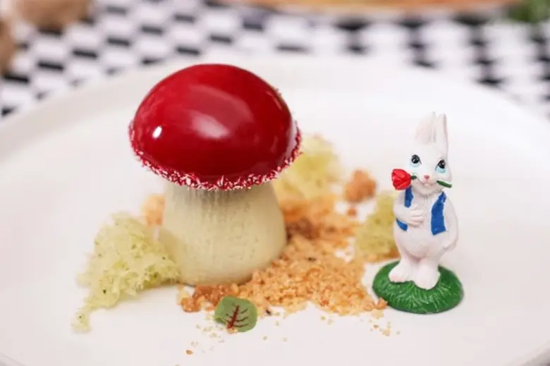 สัมผัสประสบการณ์จิบน้ำชายามบ่ายพร้อมท่องสู่ดินแดนแห่งความฝันและจินตนาการ ไปกับ “Chef Aey in Wonderland Afternoon Tea”