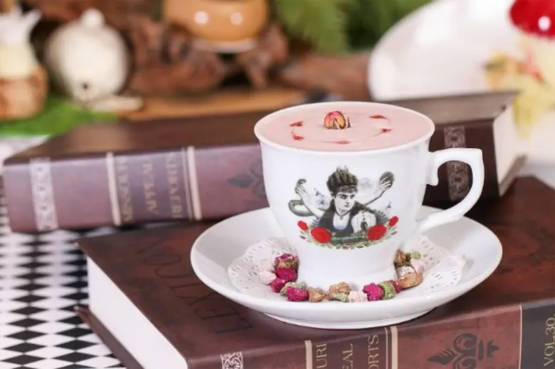 สัมผัสประสบการณ์จิบน้ำชายามบ่ายพร้อมท่องสู่ดินแดนแห่งความฝันและจินตนาการ ไปกับ “Chef Aey in Wonderland Afternoon Tea”