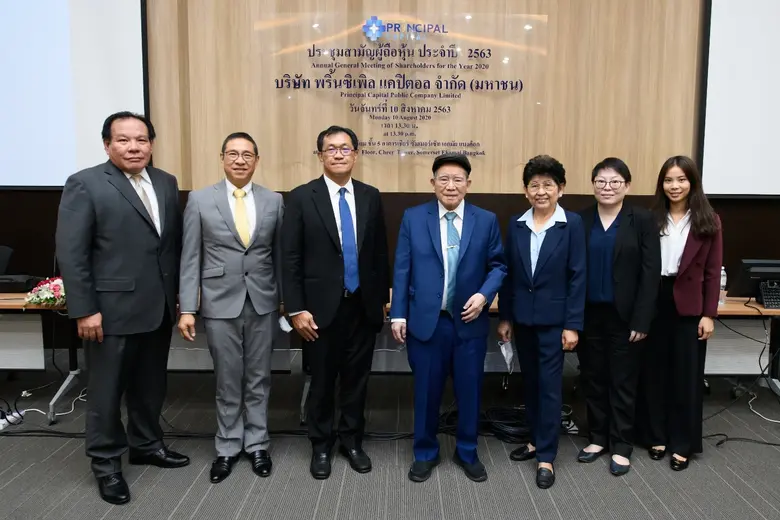 นายแพทย์พงษ์ศักดิ์ วิทยากร (กลาง) ประธานใ...