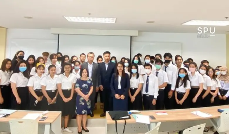 อาจารย์สุวรรณี รุ่งจตุรงค์ อาจารย์ที่ปรึกษาภาคเสาร์...