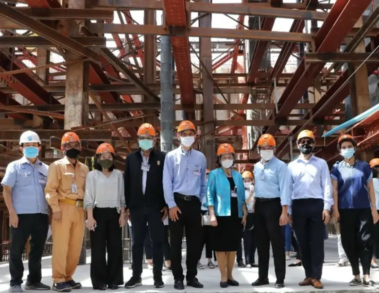 คุณพรศิริ มโนหาญ รองประธานกรรมการบริษัท ค...