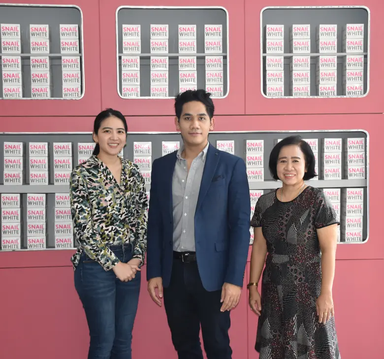 นายปิยวัชร ราชพลสิทธิ์ (คนกลาง) ประธานเจ้...