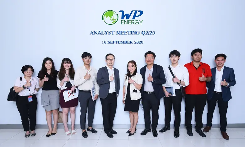 คุณนพวงศ์ โอมาธิกุล (ที่ 5 จากซ้าย) รองปร...