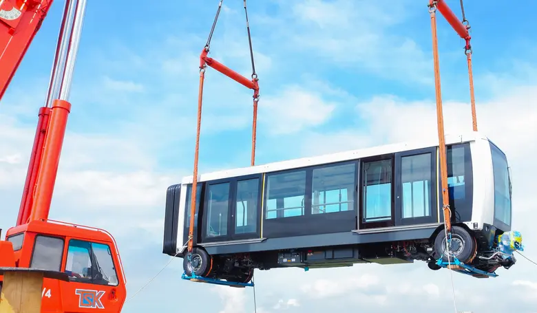 นายสมบัติ อนันตรัมพร ประธานกรรมการ และกรร...