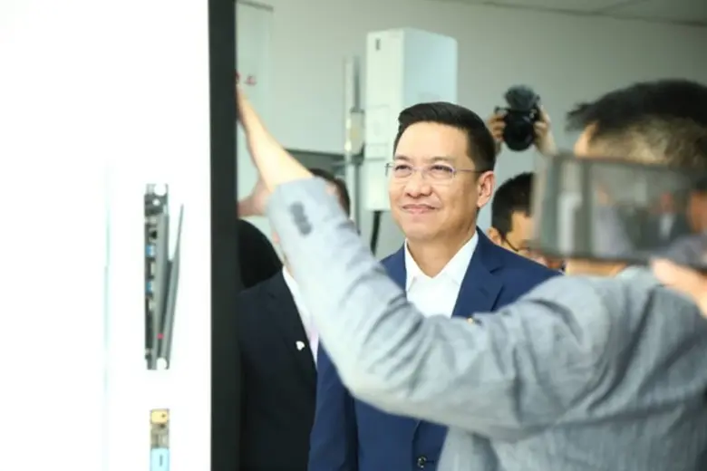 “พุทธิพงษ์ ปุณณกันต์” รมว.ดีอีเอส นำคณะผู...