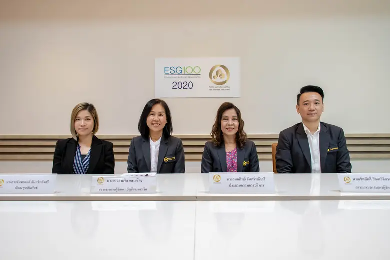 คุณกนกทิพย์ จันทร์พลังศรี (ที่ 2 จากขวา) ...