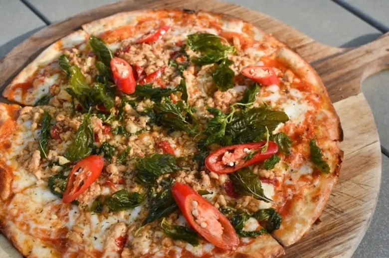 ธนาซิตี้ คันทรี คลับ ชวนชิมพิซซ่าหน้ากะเพ...