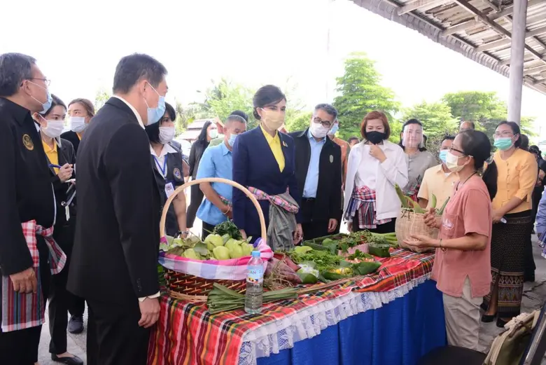 รมช.มนัญญา ติดตามนโยบายพัฒนาสหกรณ์การเกษตรม่วงสามสิบ จำกัด พร้อมเยี่ยมชมศูนย์กระจายสินค้า แหล่งรวบรวมผลผลิตคุณภาพดีจังหวัดอุบลราชธานี