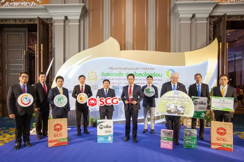 เอสซีจีคว้ารางวัลยอดเยี่ยม องค์กรต้นแบบธุรกิจคาร์บอนต่ำและยั่งยืน ต่อเนื่องเป็นปีที่ 2 ตั้งเป้าลดการปล่อยก๊าซเรือนกระจก 28% ในปี 2573