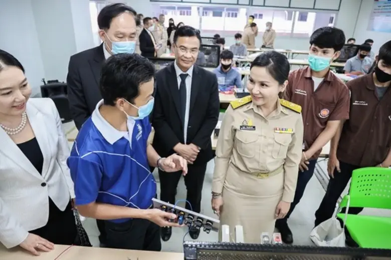 “นฤมล” ลุยพื้นที่อุตสาหกรรมบางพลี ติวเข้มเด็กอาชีวะ ป้อนยานยนต์