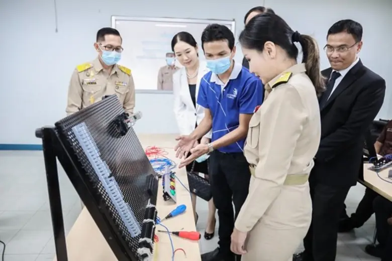 “นฤมล” ลุยพื้นที่อุตสาหกรรมบางพลี ติวเข้มเด็กอาชีวะ ป้อนยานยนต์