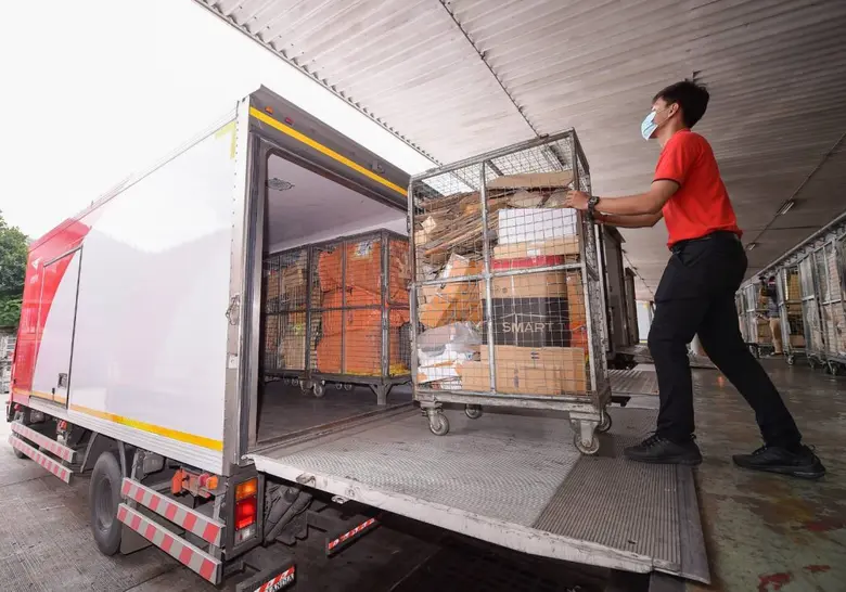 ไปรษณีย์ไทย เผยยอดส่งกล่อง ซองเก่า “ไปรษณีย์ reBOX” กว่า 10,000 กก. พร้อมชวนส่งกล่องเหลือใช้จากช็อปออนไลน์ 9.9 นำมาผลิตโต๊ะเก้าอี้ให้น้อง