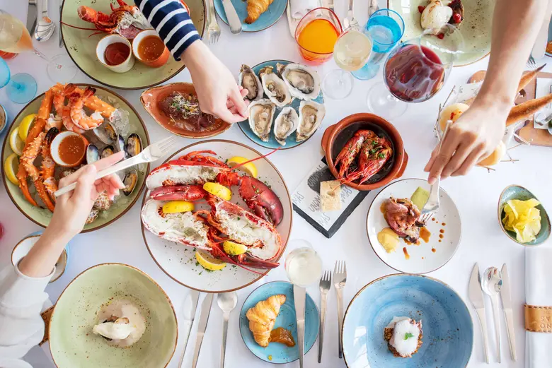 เราพร้อมให้คุณอิ่มเอมไปกับบุฟเฟ่ต์แชมเปญบ...