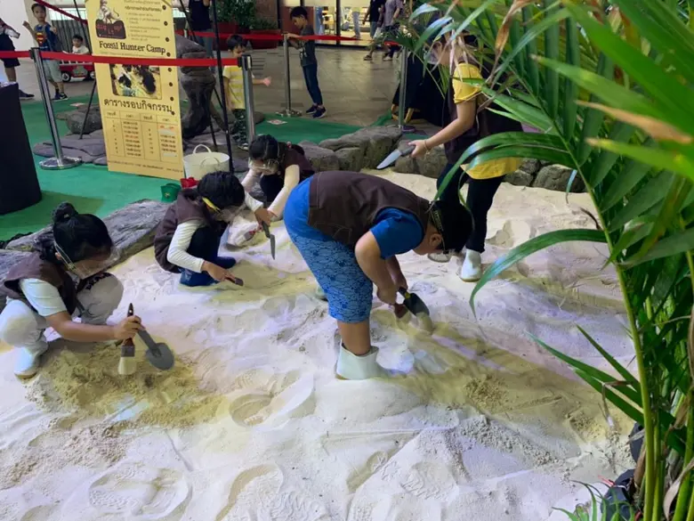 THE JURASSIC CAMP ไดโนเสาร์บุกทะเลพัทยา