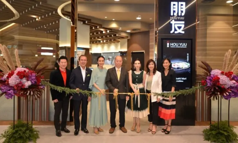 สิทธิชัย ชัยเกรียงไกร (กลาง) กรรมการ บริษ...