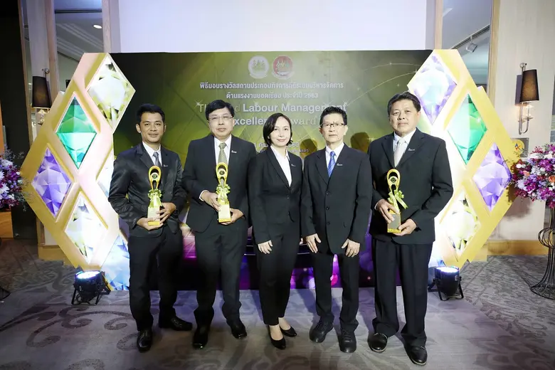 นายภัทรพร อาวรุ่งเรือง ผู้จัดการฝ่ายคลังป...