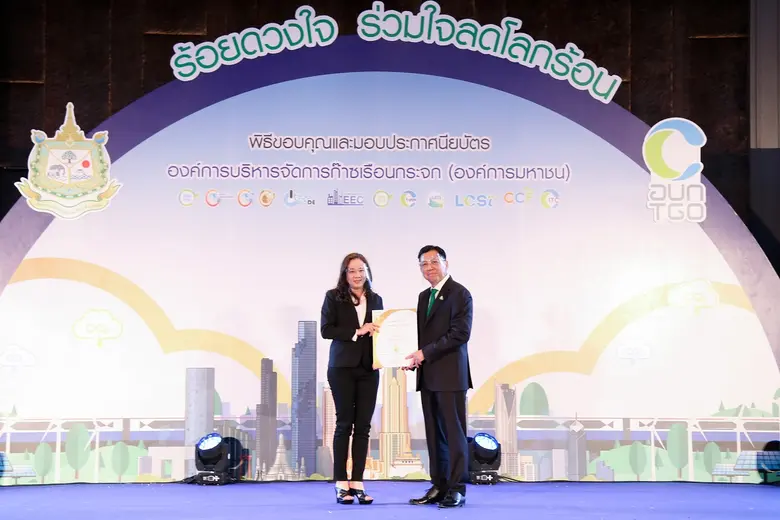 คุณวรัญรัชต์ อัสสานุพงศ์ (ซ้าย) ผู้จัดการ...