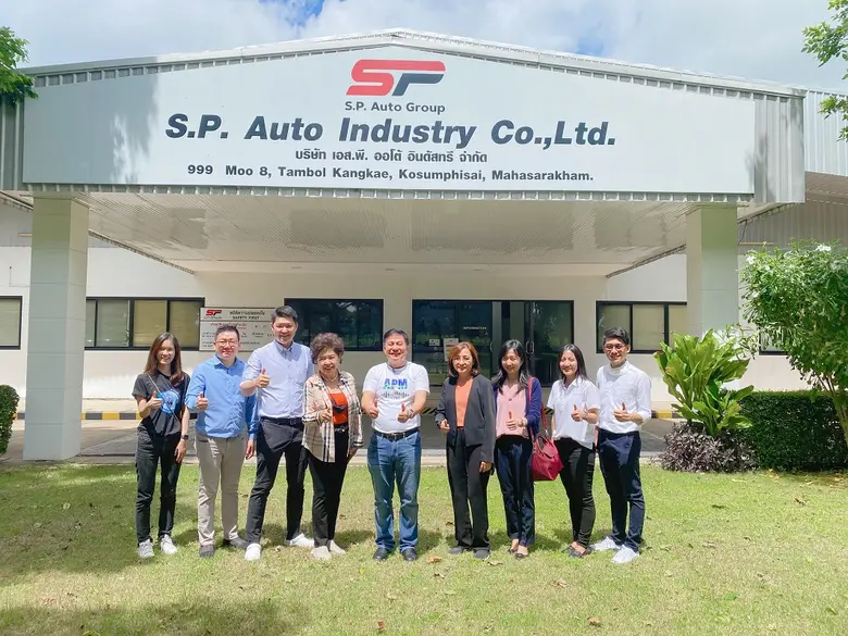 คุณสมภพ ศักดิ์พันธ์พนม (กลาง) ประธานกรรมก...