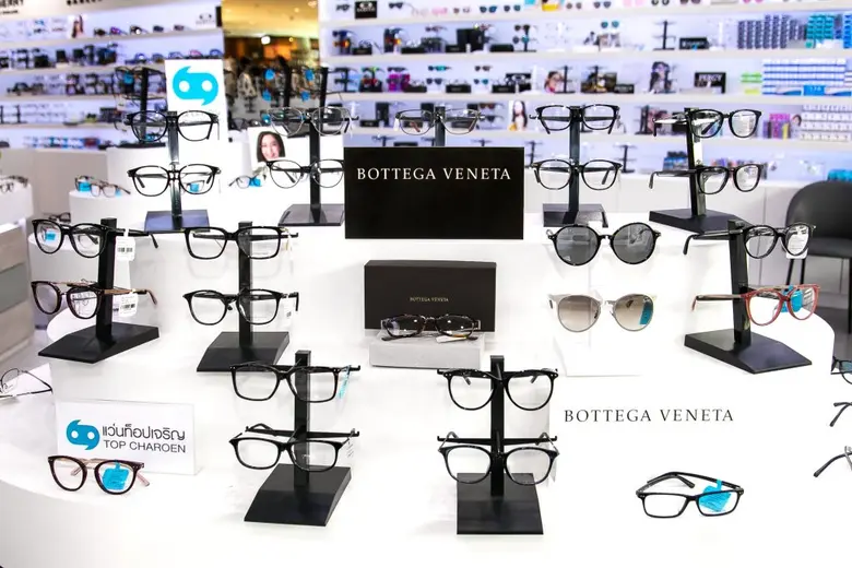 แว่นท็อปเจริญ พาเหรดแว่น “Bottega Veneta”  ชวนแฟชั่นนิสต้าร่วมยลโฉมในราคาสุดพิเศษ