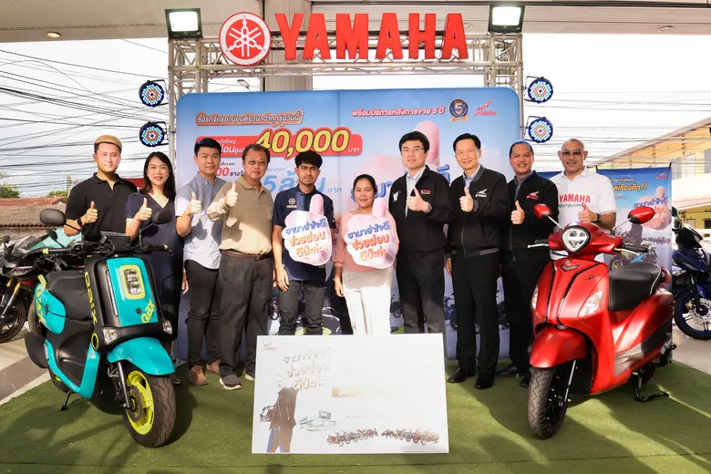 มร.ทัตสึยะ โนซากิ (คนที่ 4 จากขวา) ประธาน...