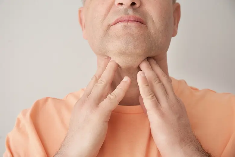 ต่อมไทรอยด์ เป็นต่อมที่อยู่ด้านหน้าลำคอ เ...