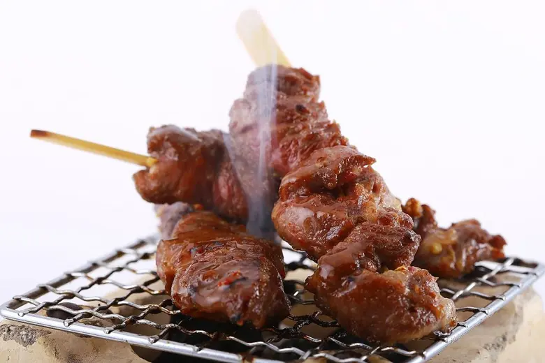 สถานที่แฮงค์เอาท์ นั่งชิล ชมวิวสวย ลิ้มรสอาหารว่างแสนอร่อย  ณ ครู แชมเปญ บาร์ แอท เรดสกาย