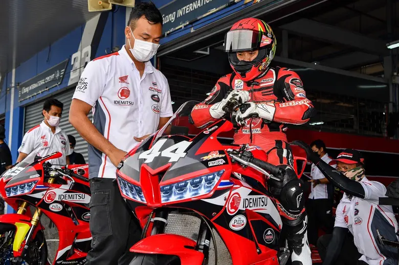 “แชมป์” ภาสวิชญ์ ฐิติวรารักษ์ ยอดนักบิดไท...