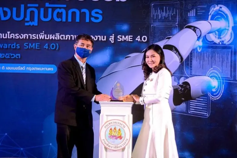 นายแพทย์ศิริชัย ลิ้มสกุล ผู้อำนวยการ บริษ...