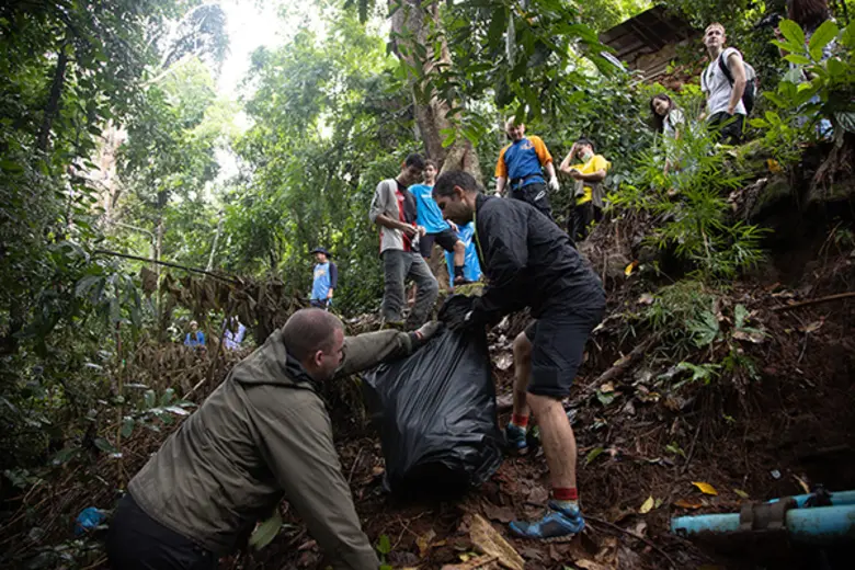 รวมพลัง "ทำความสะอาดโลก" ที่บ้านม้งดอยปุย