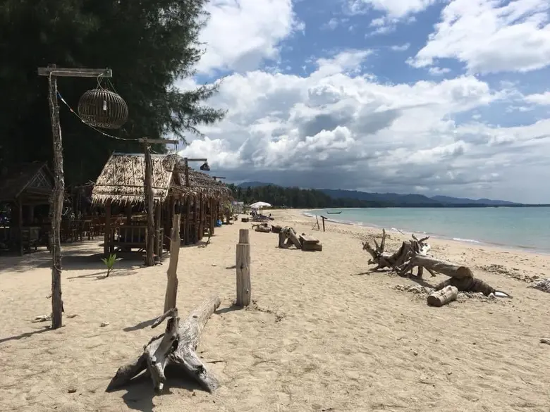 DPU แนะฟื้นท่องเที่ยว ชูสร้างค่านิยมไทย สนับสนุนท้องถิ่น ชี้ ผปก.ศึกษาผู้บริโภคใน ปท. ก่อนแยกทำตลาดเฉพาะกลุ่ม