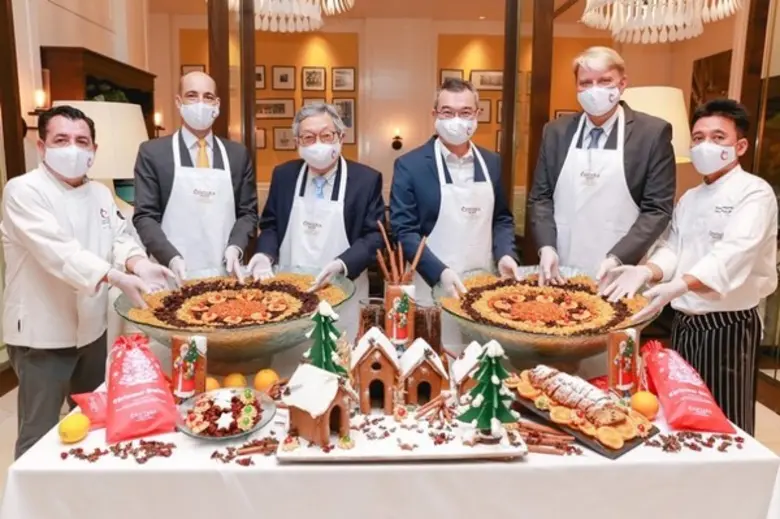 สุทธิเกียรติ จิราธิวัฒน์ (ที่ 3 จากซ้าย) ...