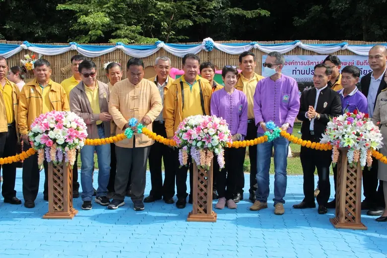 กยท. ส่งมอบสนามเด็กเล่นปูพื้นบล็อกยางพารา...