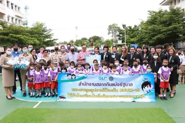 นายสมนึก ธนเดชากุล นายกเทศมนตรี รับมอบหน้...