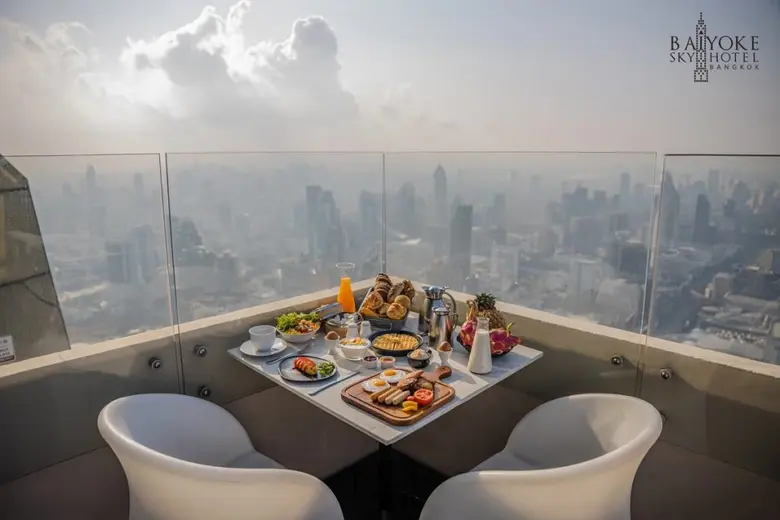 “PANO SWEET” ฟินระดับ 10 เกินขีดพิกัดความคุ้ม! บนโรงแรมที่สูงที่สุด ที่โรงแรมใบหยก สกาย