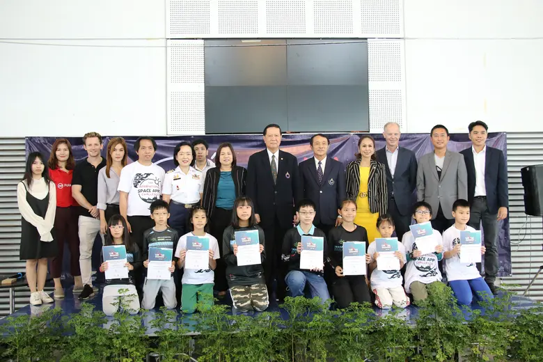 พล.อ.อ.คธาทิพย์ กุญชร ณ อยุธยา คณบดีสถาบั...