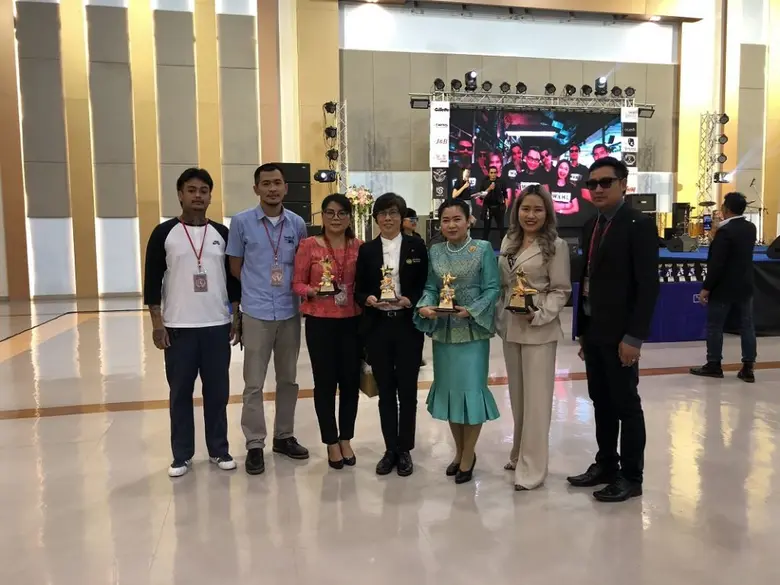 อาชีวะ รับโล่เชิดชูเกียรติด้านเทคโนโลยีความงาม