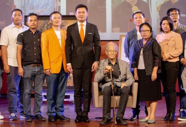 ศ.ดร.สุชัชวีร์ สุวรรณสวัสดิ์ อธิการบดี สถ...