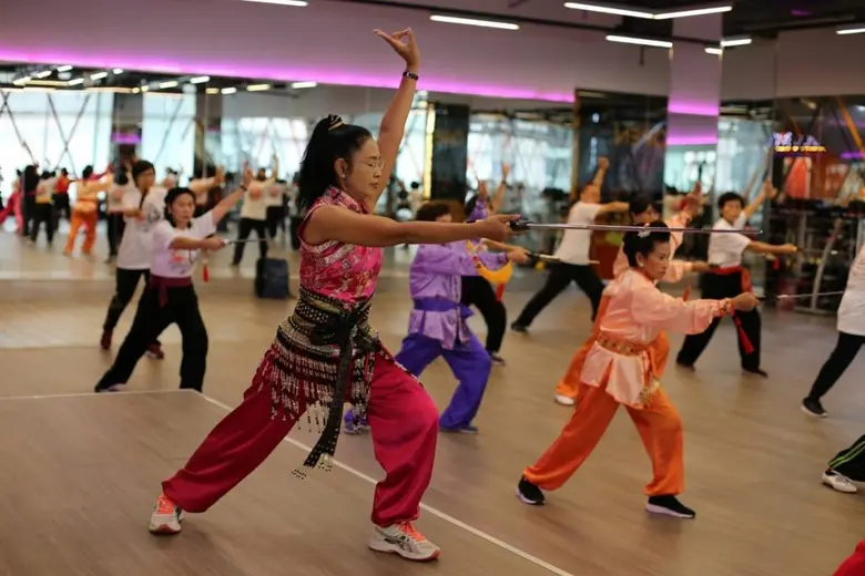 วี ฟิตเนส โซไซตี้ จัดแคมเปญออกกำลังกายสุดปังรับเดือนผู้สูงอายุ สมาชิกใหม่ จ่ายเพียง 10 บาท ออกกำลังกายได้ 10 วัน