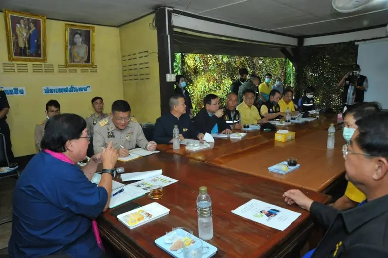 รัฐมนตรีเกษตรฯ ตรวจเยี่ยมด่านผ่านแดนบ้านเขาดิน จ.สระแก้ว เล็งยกระดับเป็นจุดส่งออกสินค้า ลดการแออัดจากด่านคลองลึก อรัญประเทศ